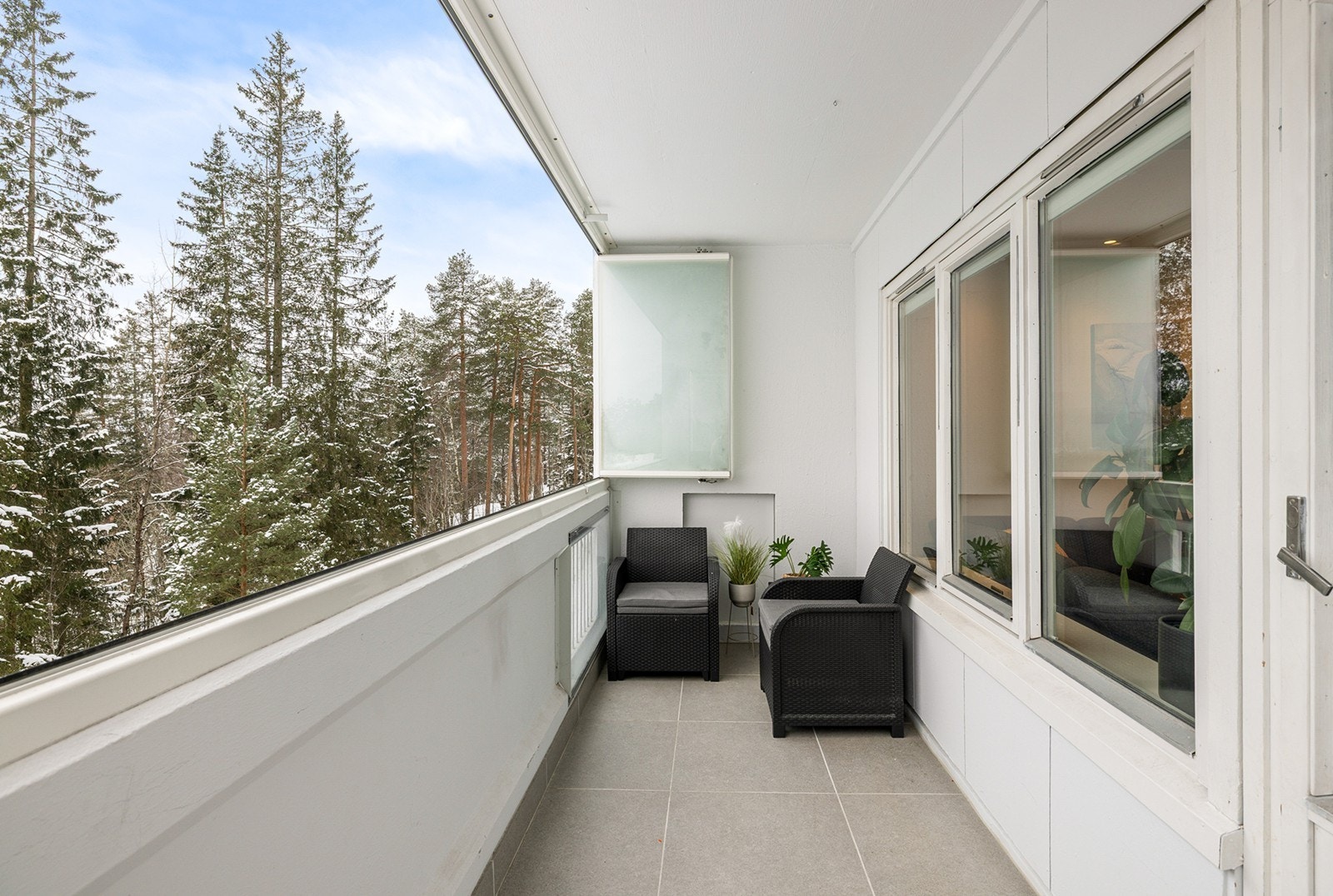 Balkongen er i dag innglasset. Galleribilde