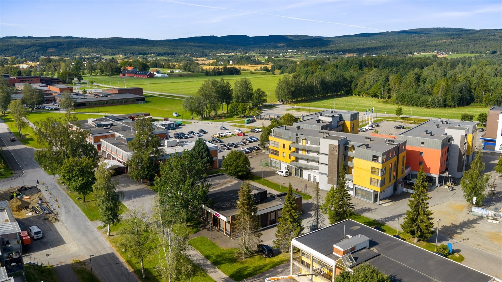 I Nannestad sentrum har du alt du trenger av servicetilbud, samtidig som det er kort vei til natur og gode rekreasjonsområder. Galleribilde