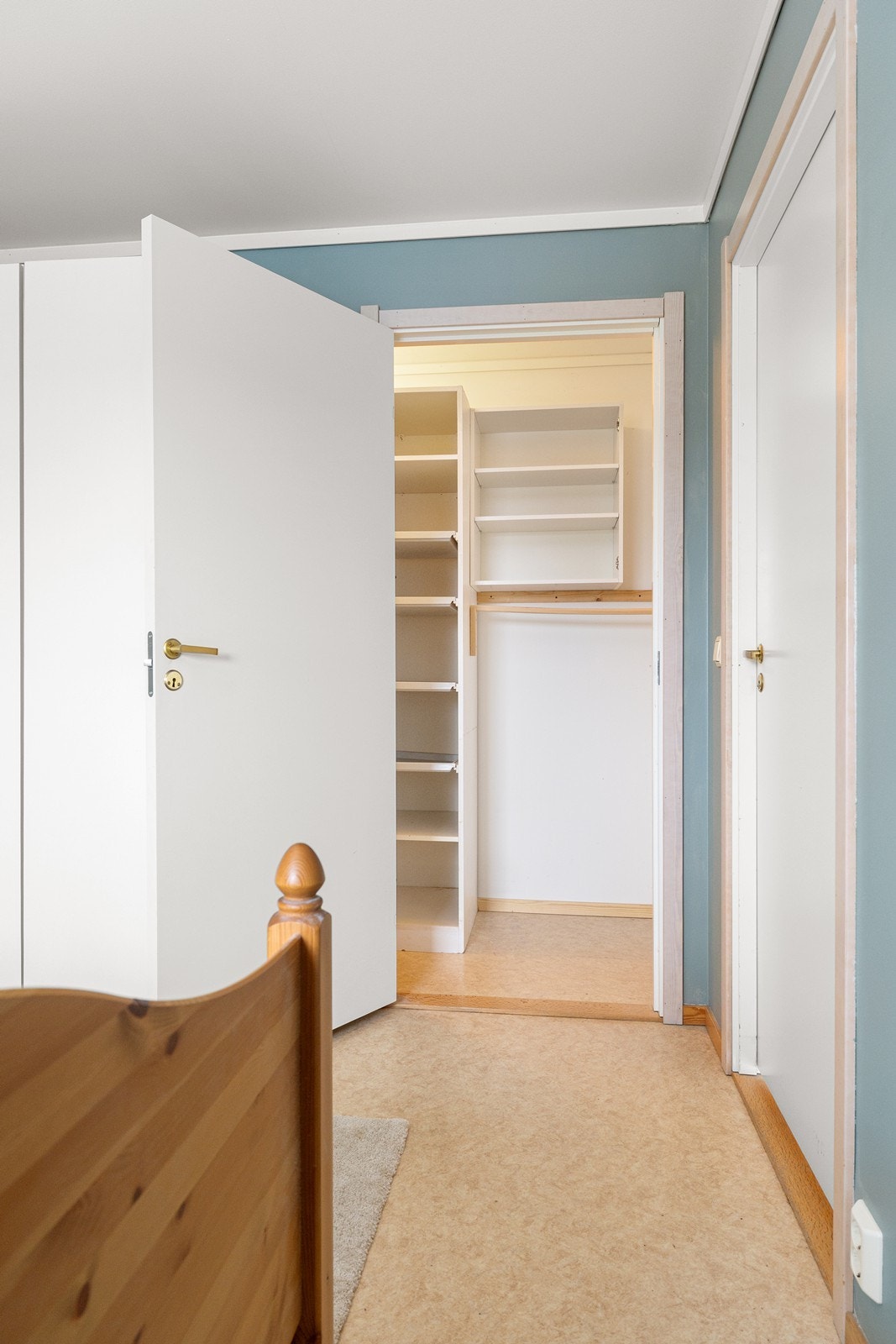 Innvendig bod innenfor hovedsoverommet. Galleribilde