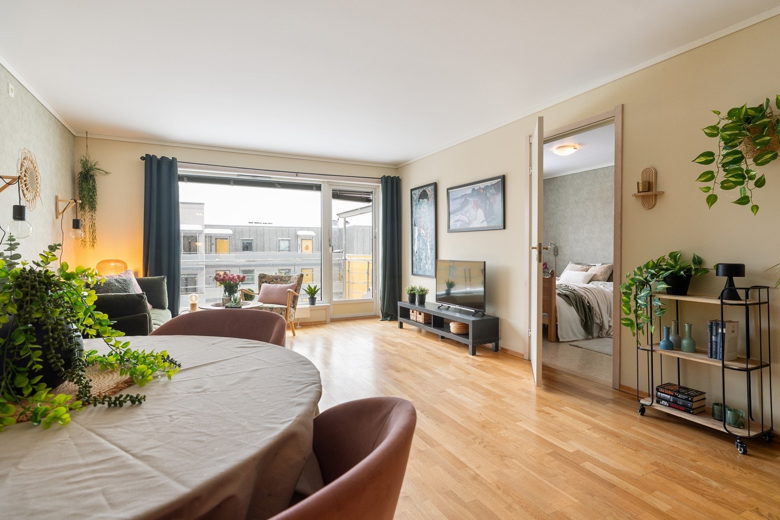 Fra stuen er det adkomst til balkong. Galleribilde