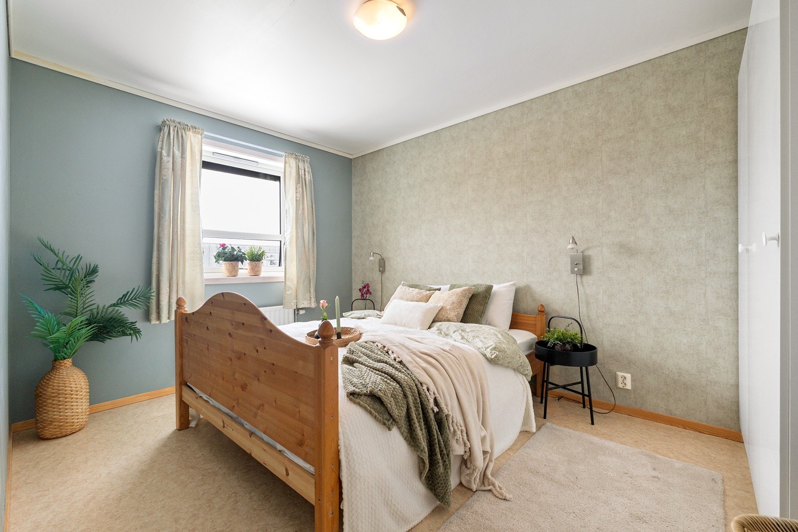 Romslig soverom. Galleribilde