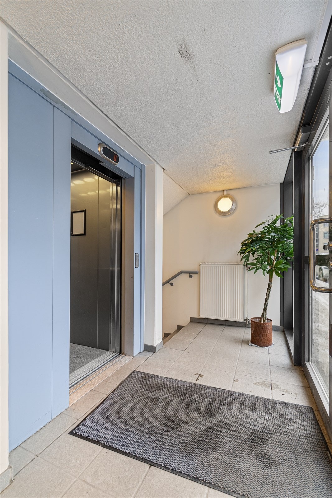 Heis fra garasjekjeller opp til leilighetsplan. Galleribilde