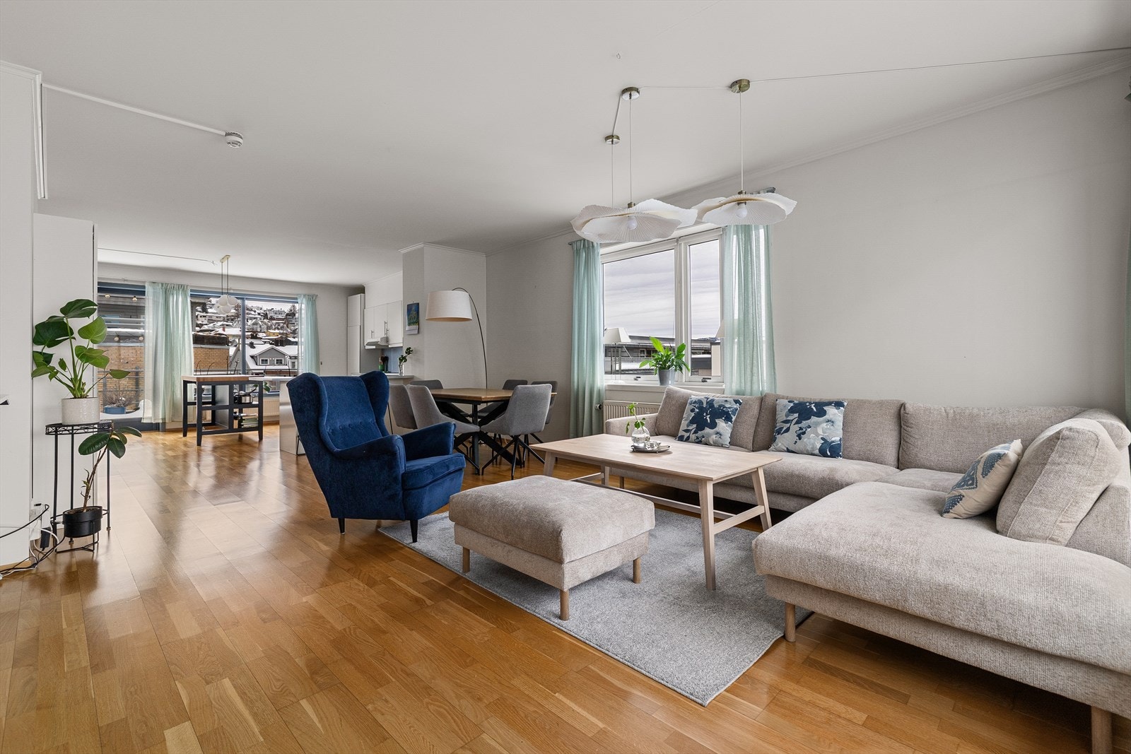 Med privat terrasse på hele 21m² og en ekstra veranda på 9m², vil du nyte svært gode solforhold året rundt. Galleribilde