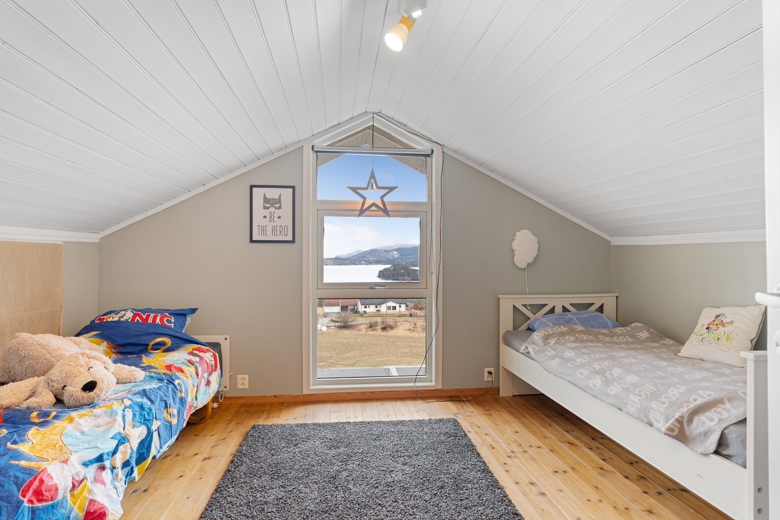 Soverom 2 på loft med nydelig utsikt (ikke godkjent) Galleribilde