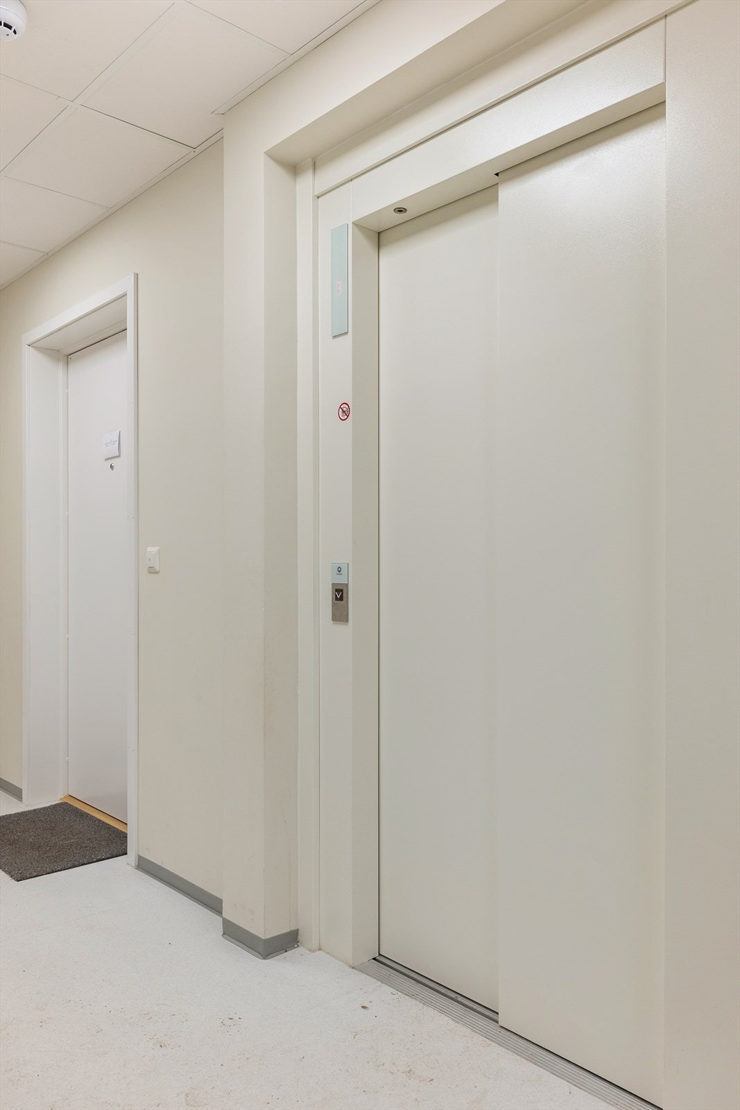 Det er heisadkomst til boligens etasje. Galleribilde