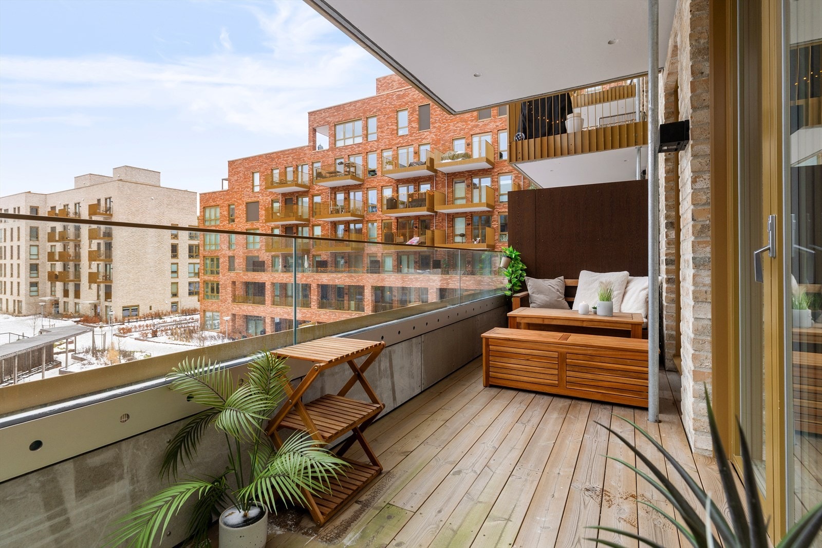 En stilren og moderne 2 roms leilighet med gjennomgående høy standard og en god internbeliggenhet. Galleribilde