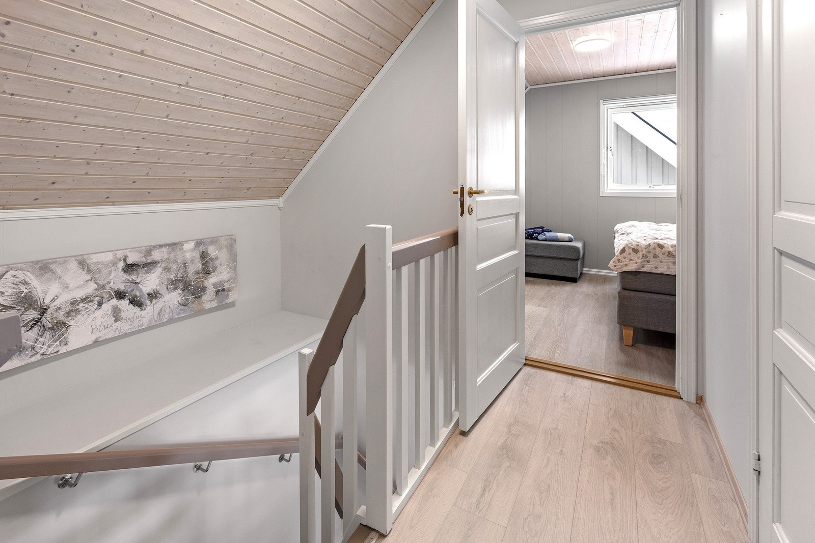 Gangen i 2. etasje binder rommene sammen på en praktisk måte. Galleribilde