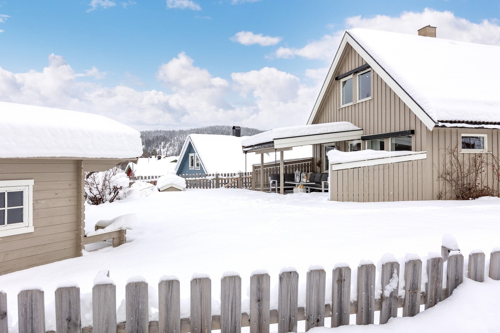 Tomten er inngjerdet. Galleribilde