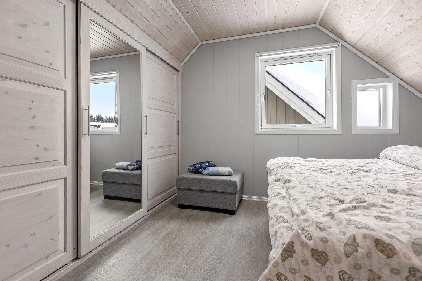 Rommet har og har en romslig garderobe. Galleribilde