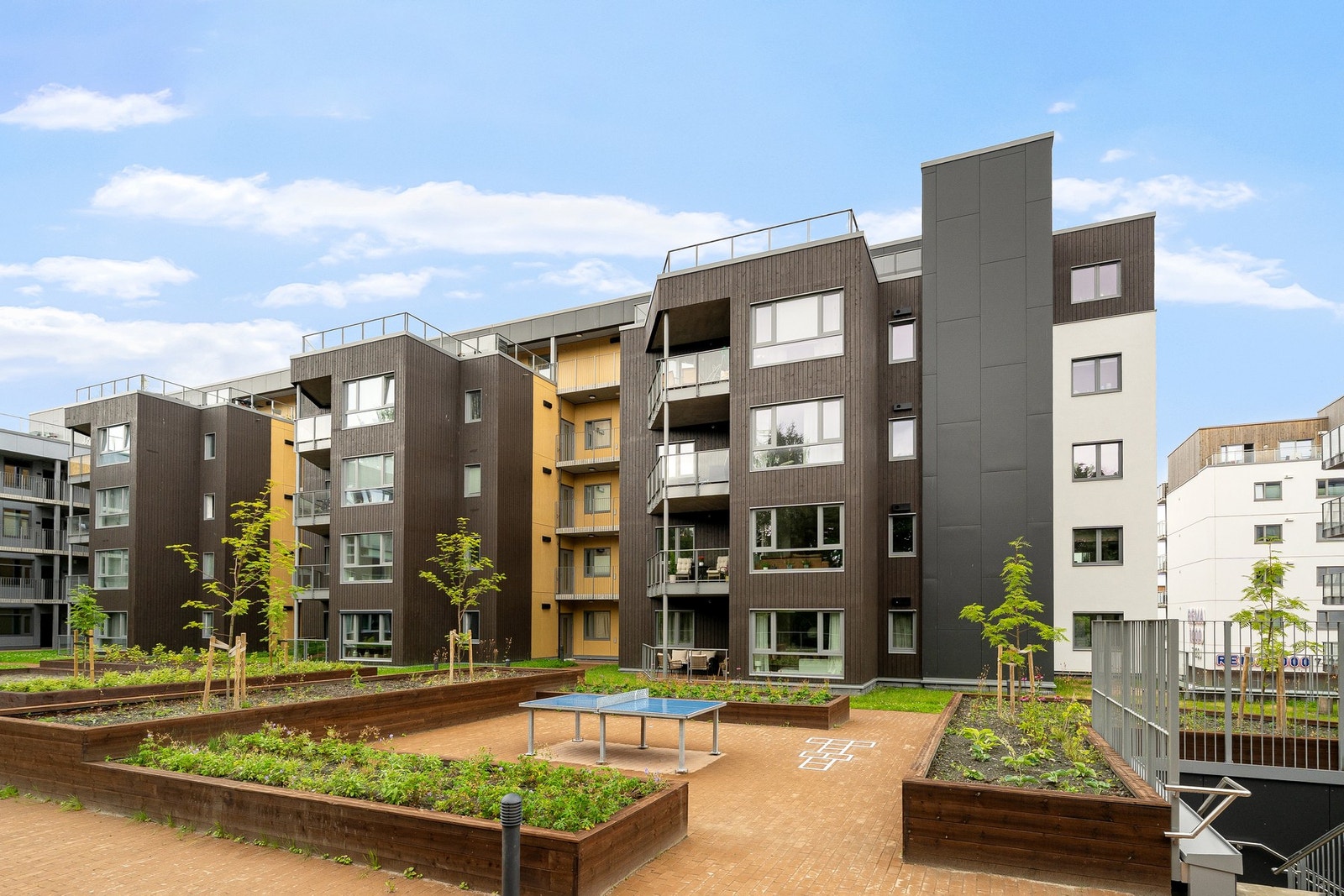 Fra leiligheten har man gangavstand til gode kollektivforbindelser, kjøpesenter, dagligvare mm. Galleribilde