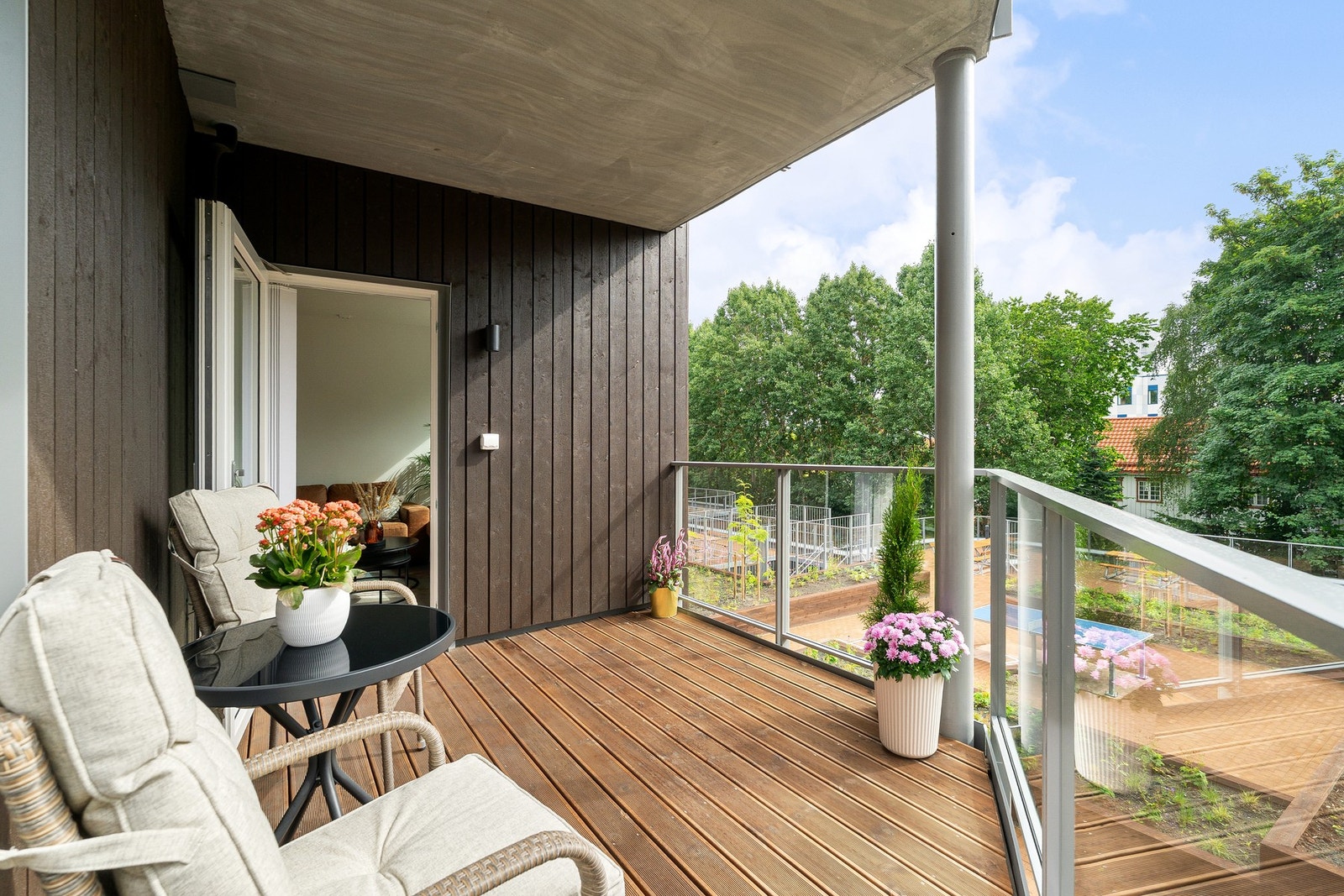 Her sitter man tilbaketrukket til i lune omgivelser. Galleribilde