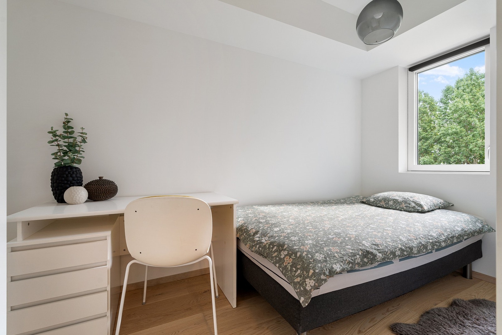 Også her er det god plass til soveroms- og garderobemøblement. Galleribilde