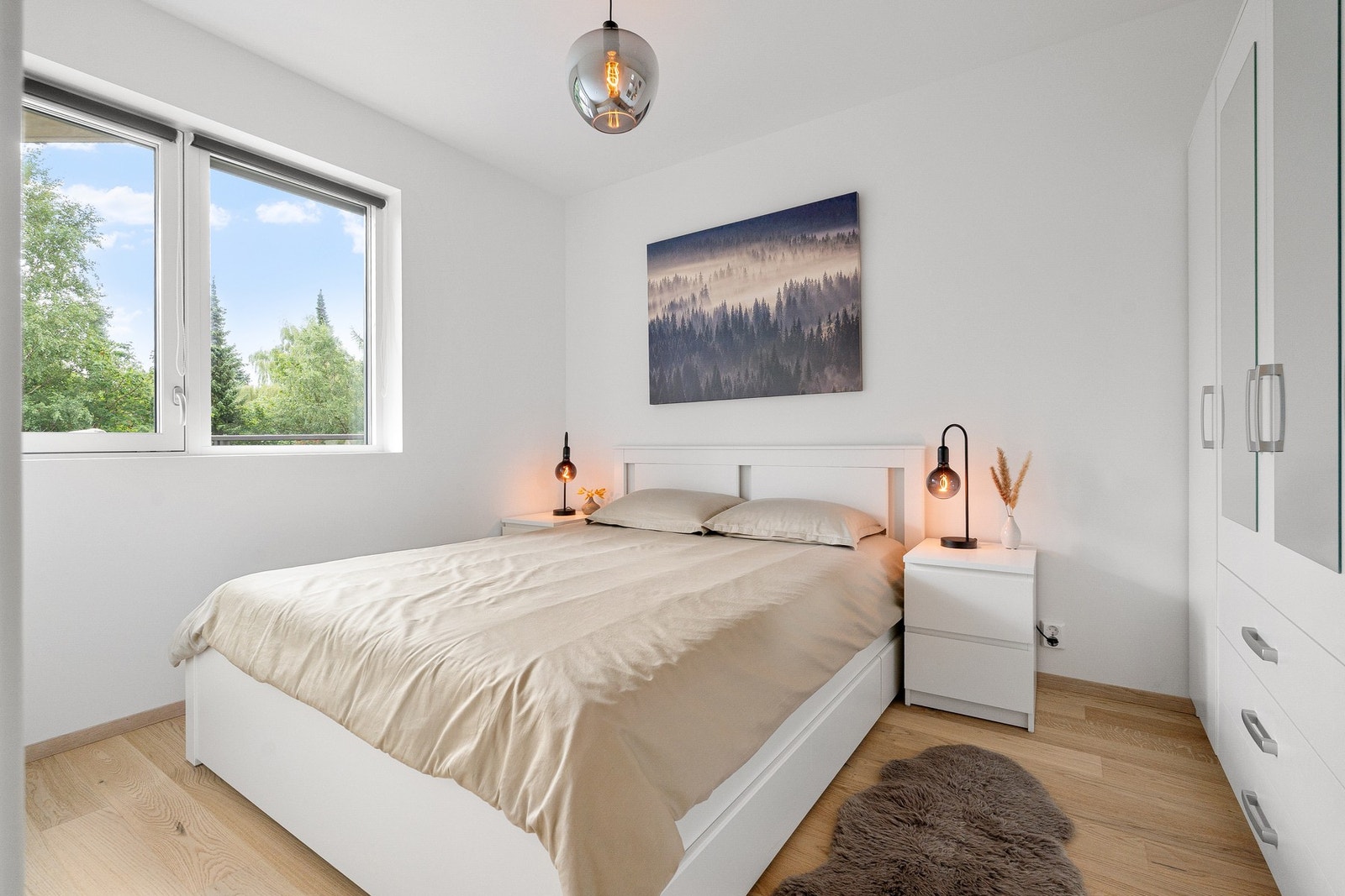 Hovedsoverommet er av god størrelse og måler ca. 10m² Galleribilde