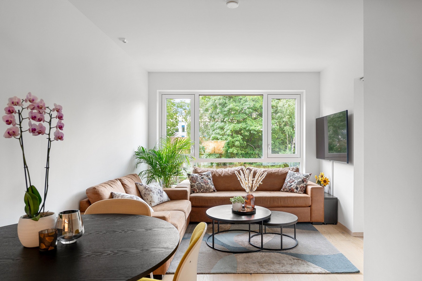 Leiligheten har åpen stue/kjøkken- løsning på ca. 20m² som gir ypperlige møbleringsmuligheter. Galleribilde