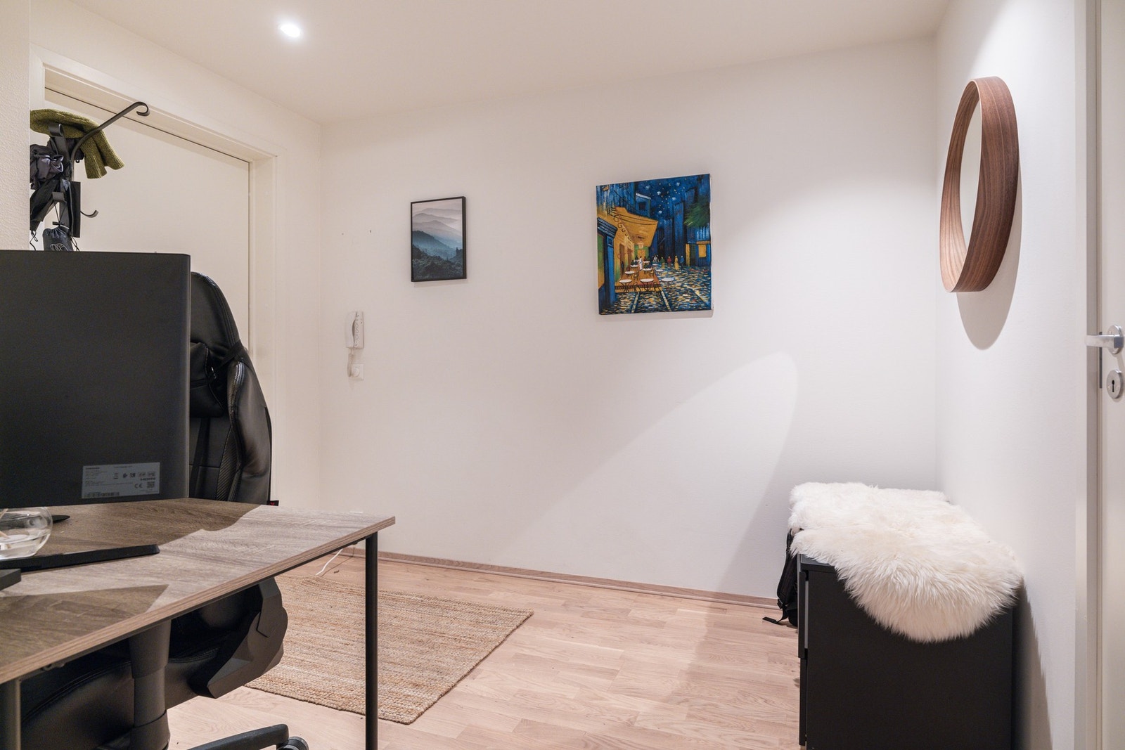 Det er trappefri adkomst via heis i bygget. Galleribilde