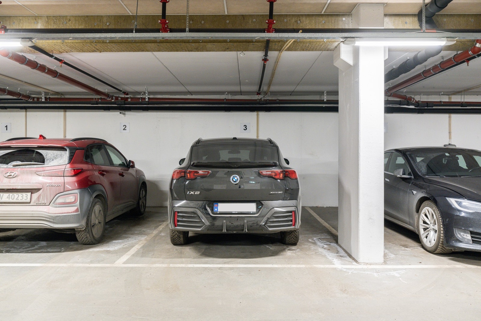 Med boligen følger en garasjeplass i felles oppvarmet garasjeanlegg. Galleribilde