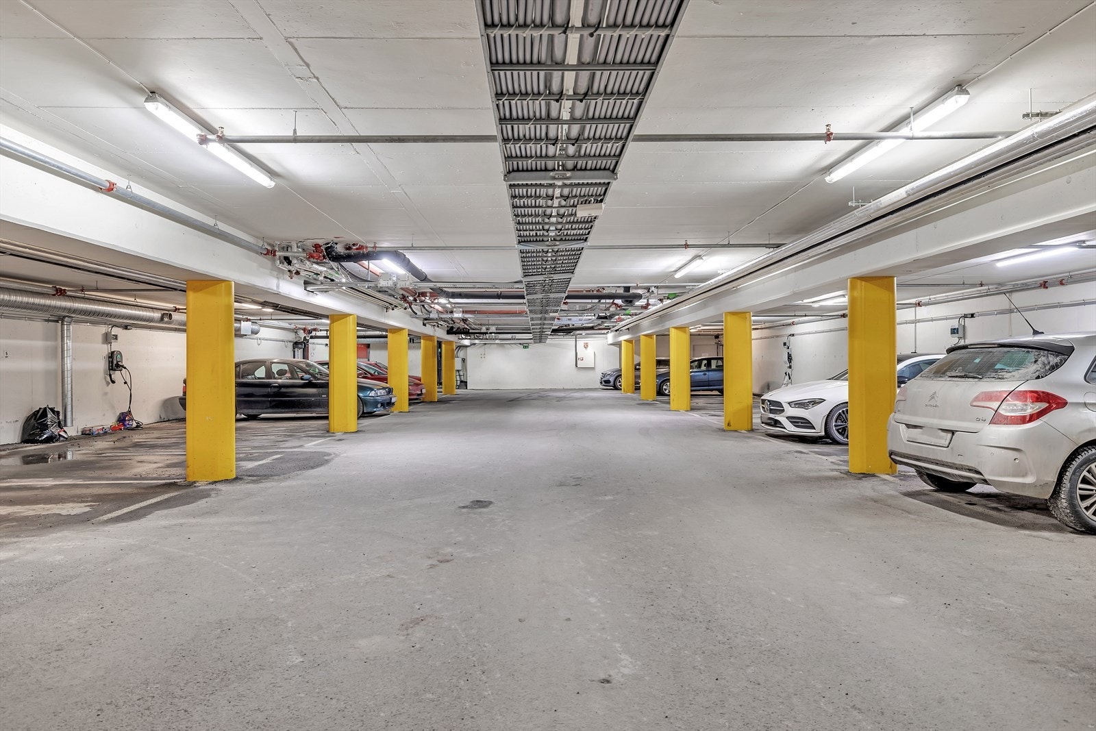 Fast parkeringsplass i felles garasjeanlegg i samme bygg Galleribilde