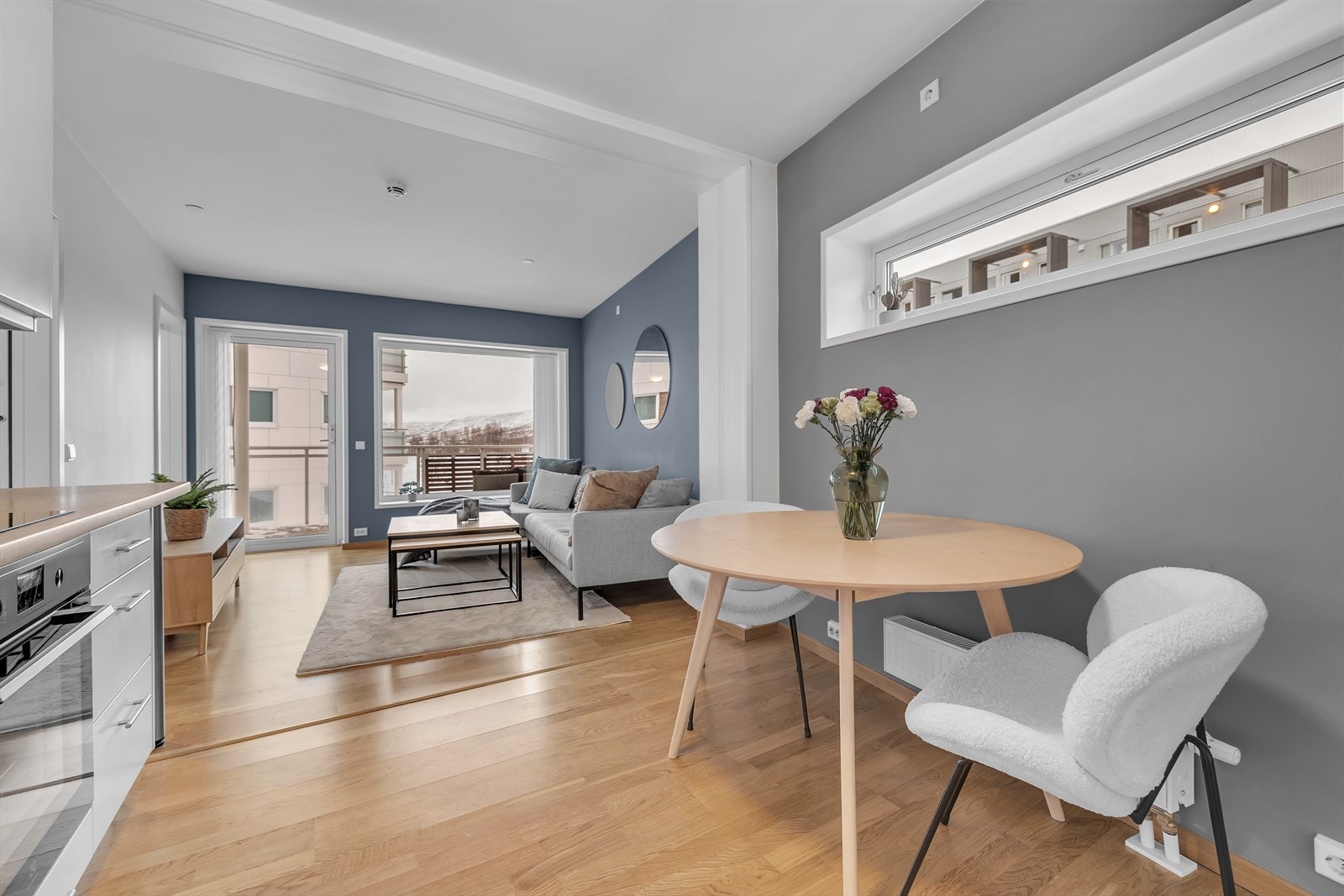 Velkommen til Tomasjordnes 41 presentert av Marie Traasdahl Hansen v/ Hjem Eiendomsmegling Galleribilde