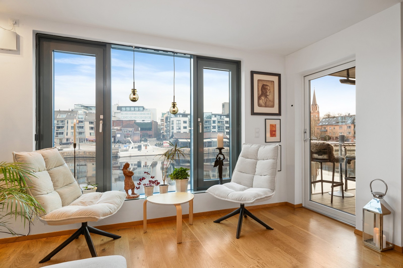 Direkte utgang fra stuen til balkong. Galleribilde