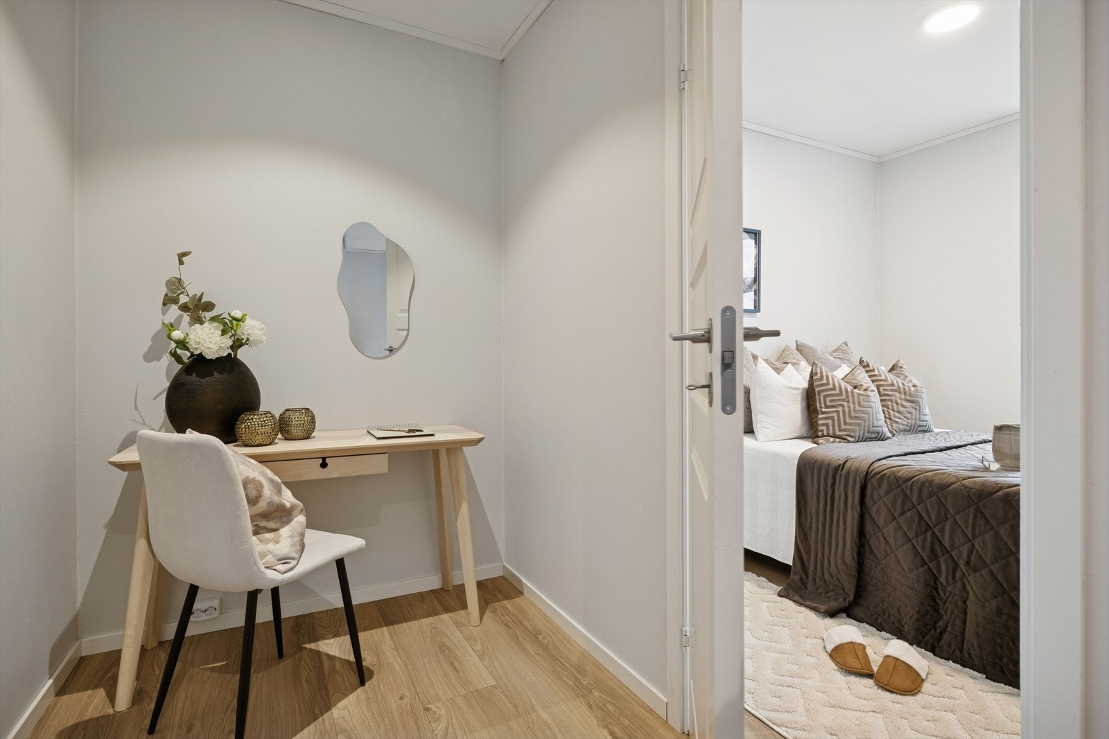 Soverommet er på 6,8 kvm og vender ut mot en rolig bakgård. Galleribilde