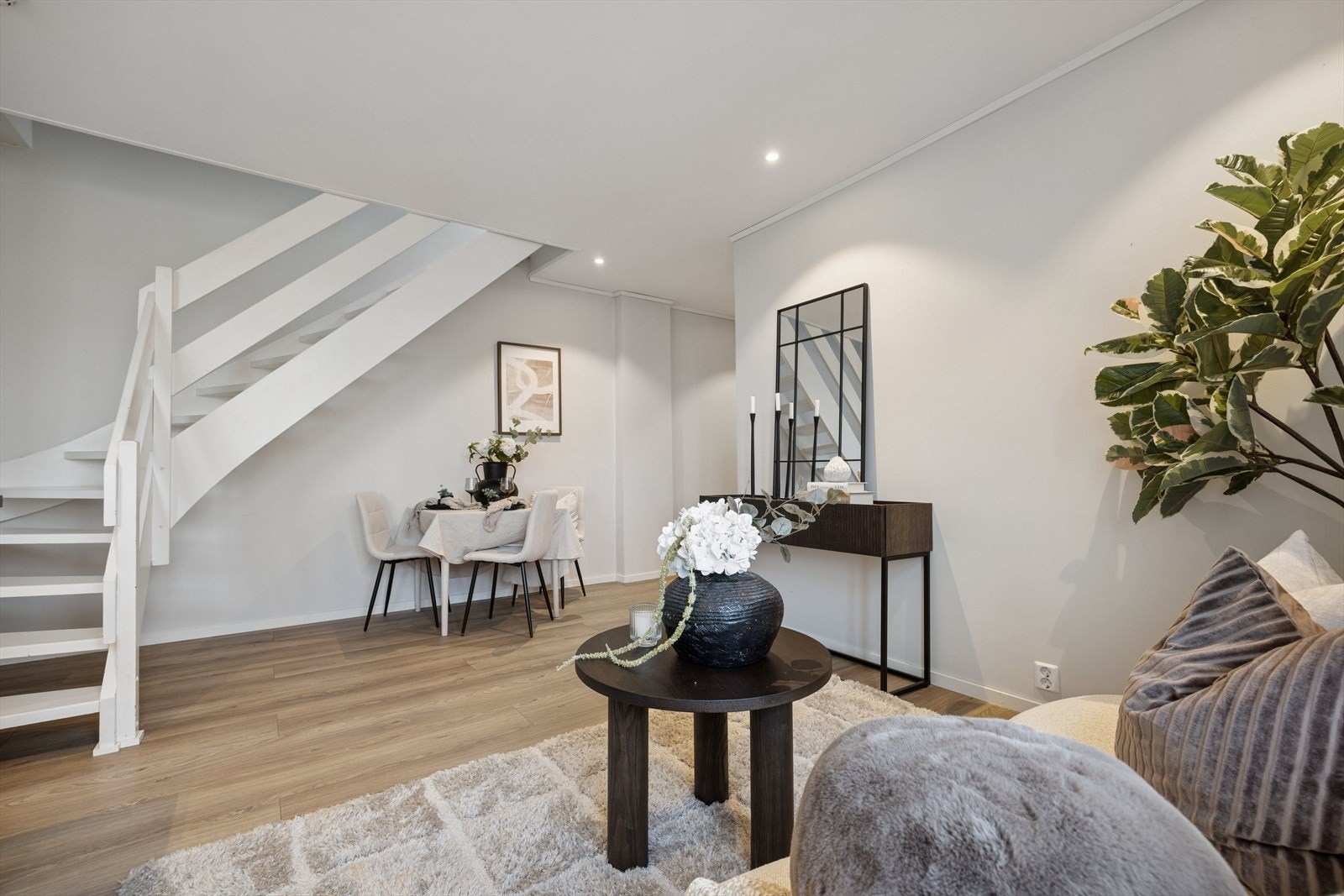 I himling er det etablert downlights som behagelig belysning! Galleribilde