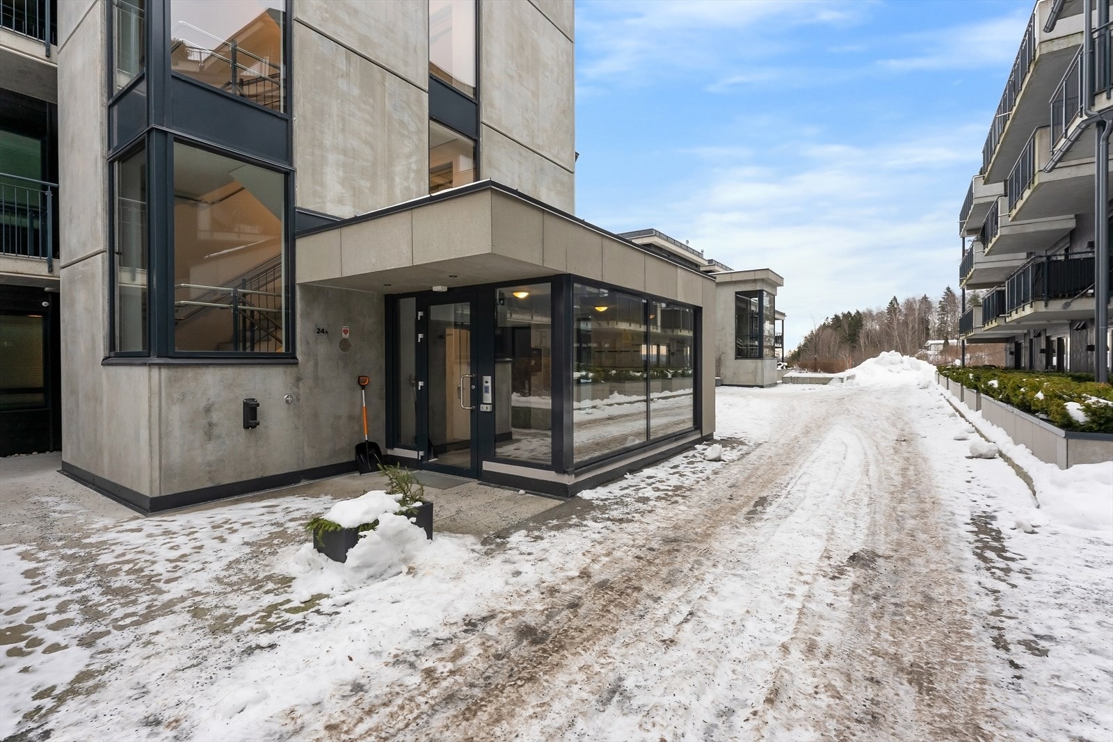 God intern beliggenhet i et attraktivt og trivelig boligområde på Blakstad i Asker. Galleribilde