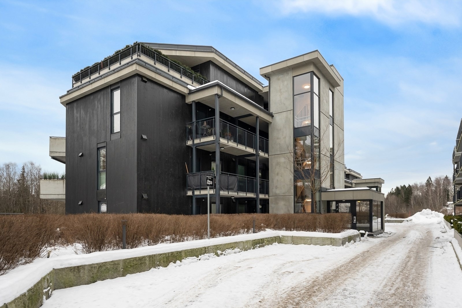Området er barnevennlig og byr på kort vei til fjorden med badestrender, havner med mer. Galleribilde