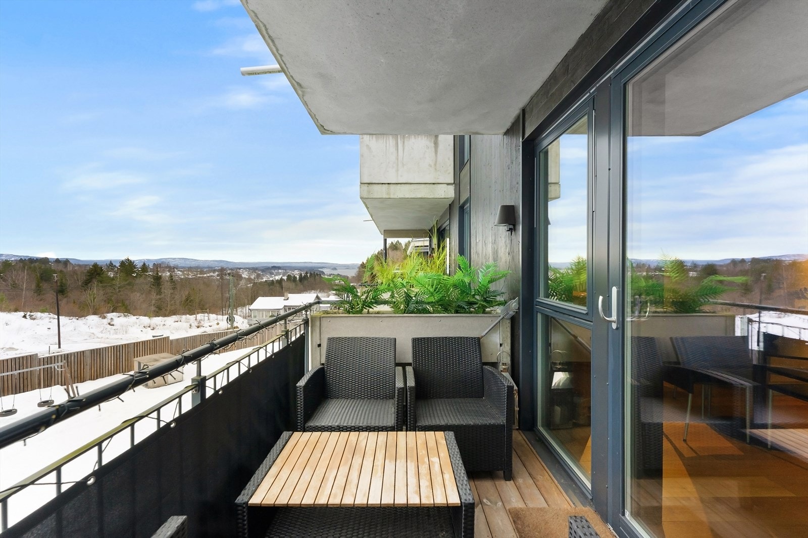 Skjermet med flott utsikt. Galleribilde