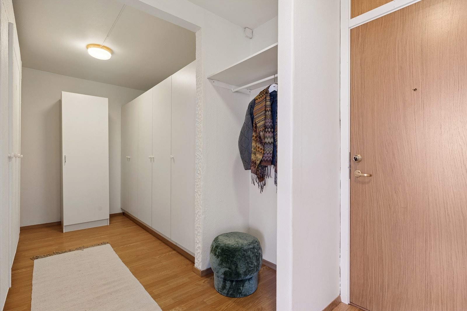 Gang/hall av god størrelse, godt med garderobeplass. Galleribilde