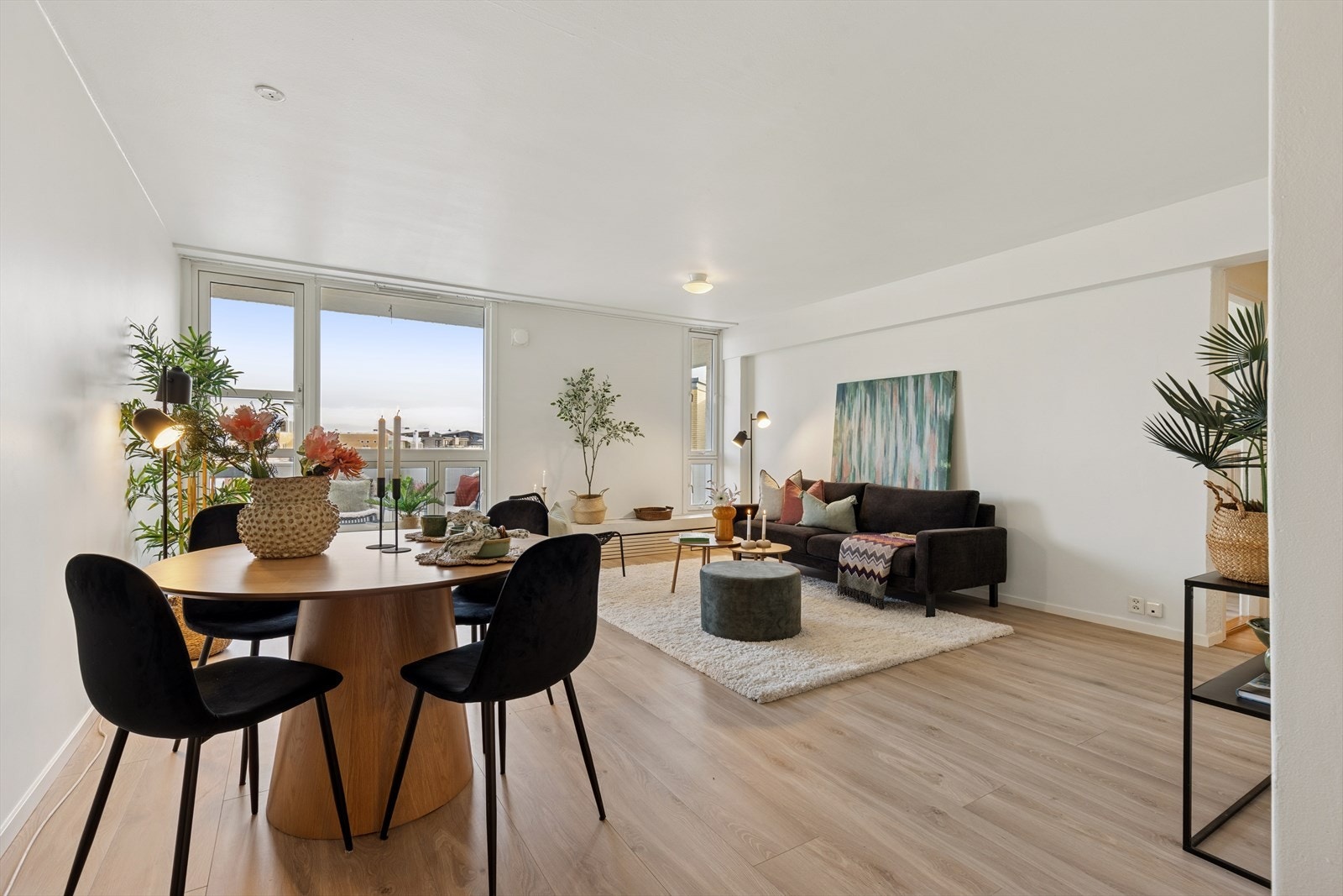 Bygget er fra 1965, vinduer og dører er av nyere dato (2018). Galleribilde