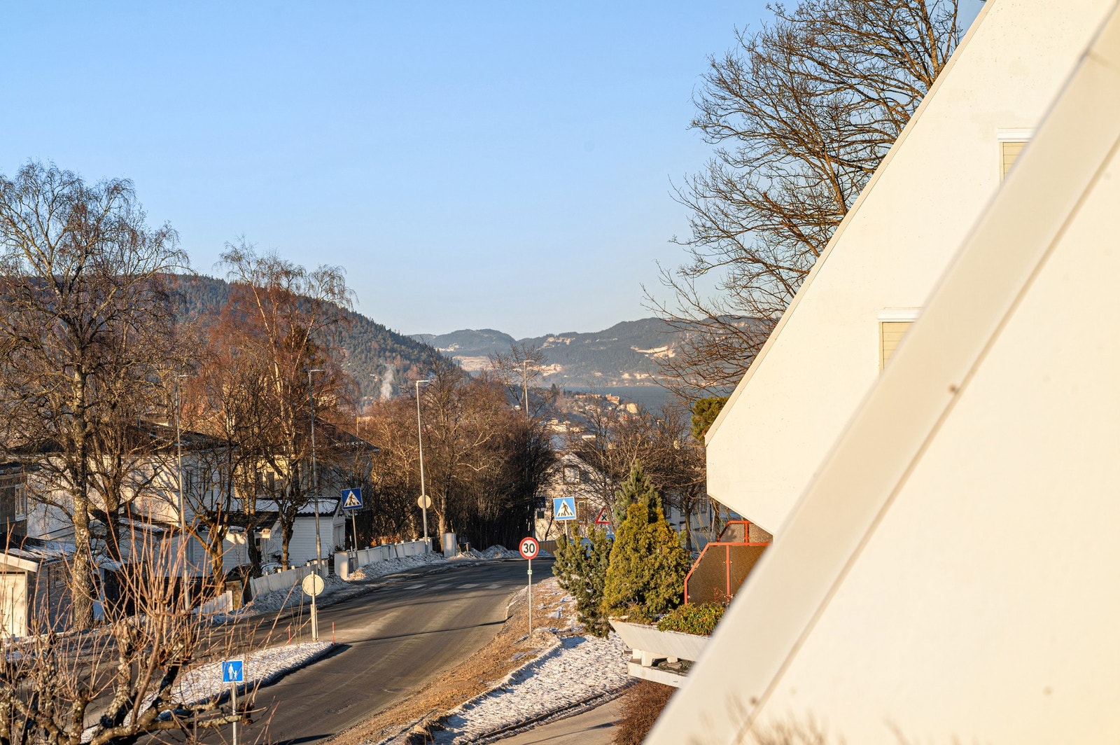 Balkong med gode solforhold og fantastisk utsikt. Galleribilde
