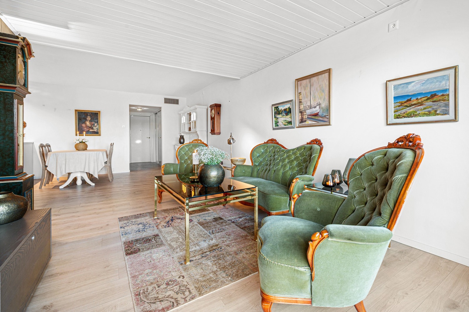 Delvis åpen stue/kjøkken løsning på hele 37 kvm. Galleribilde