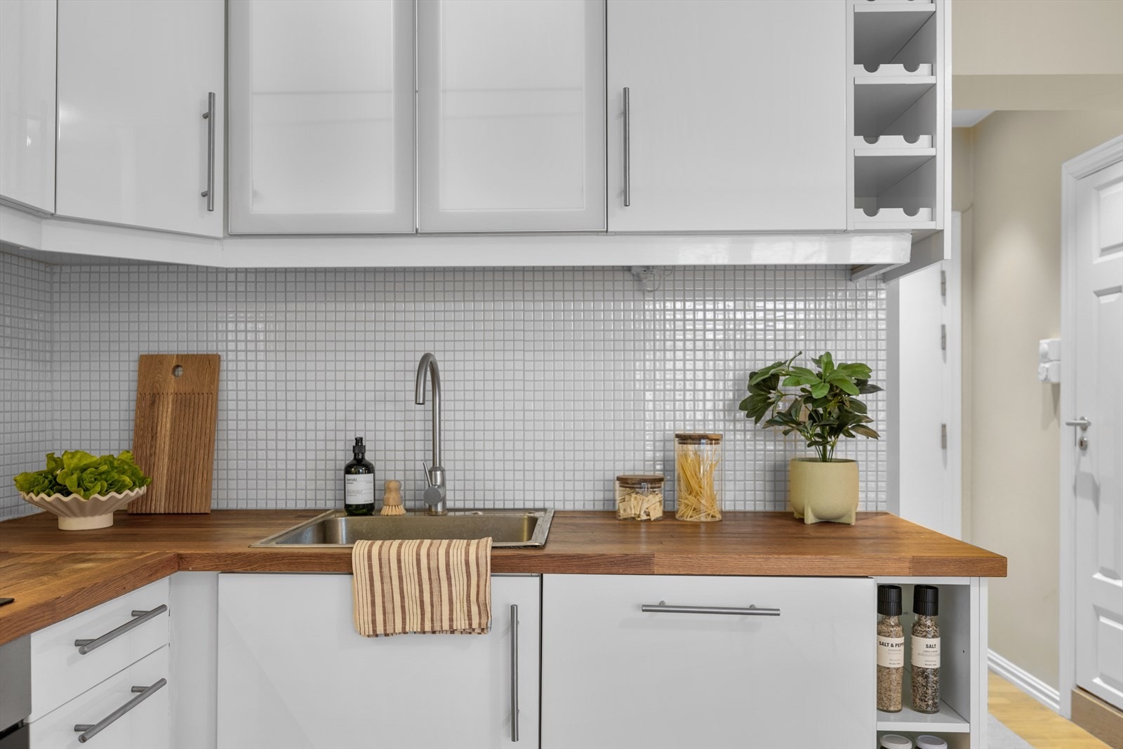 Her har du god skap- og benkplass! Galleribilde