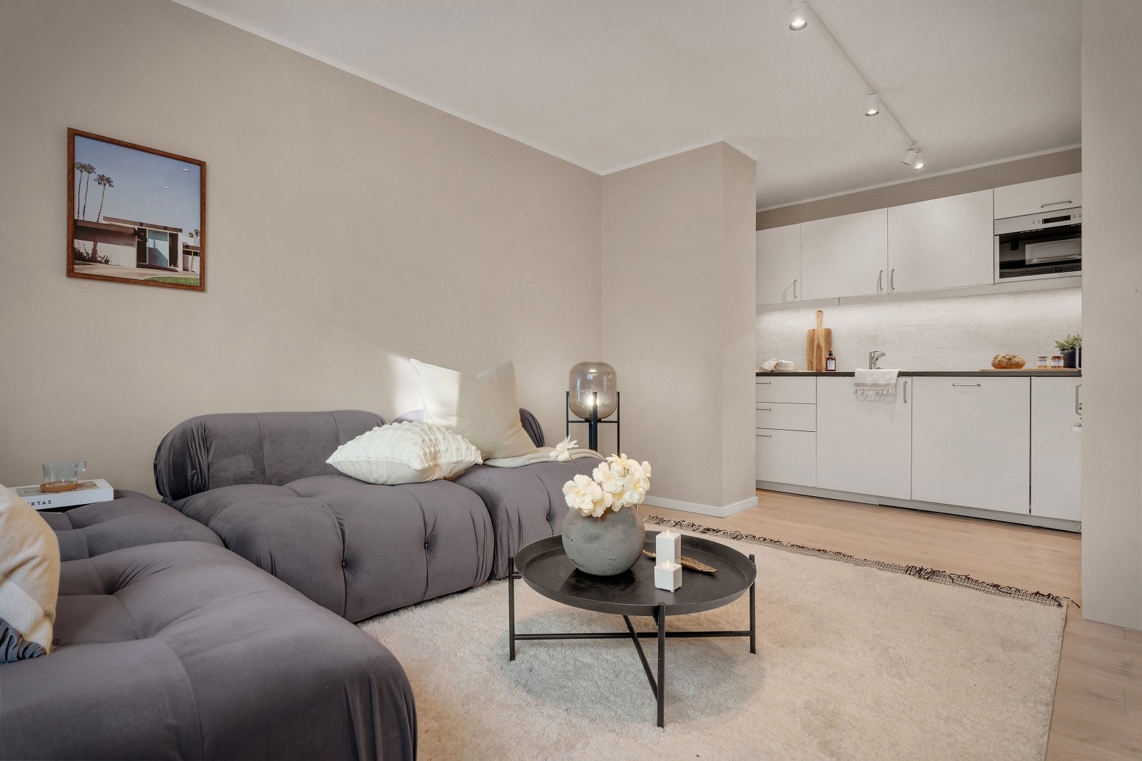 Åpen løsning mellom stue og kjøkken Galleribilde