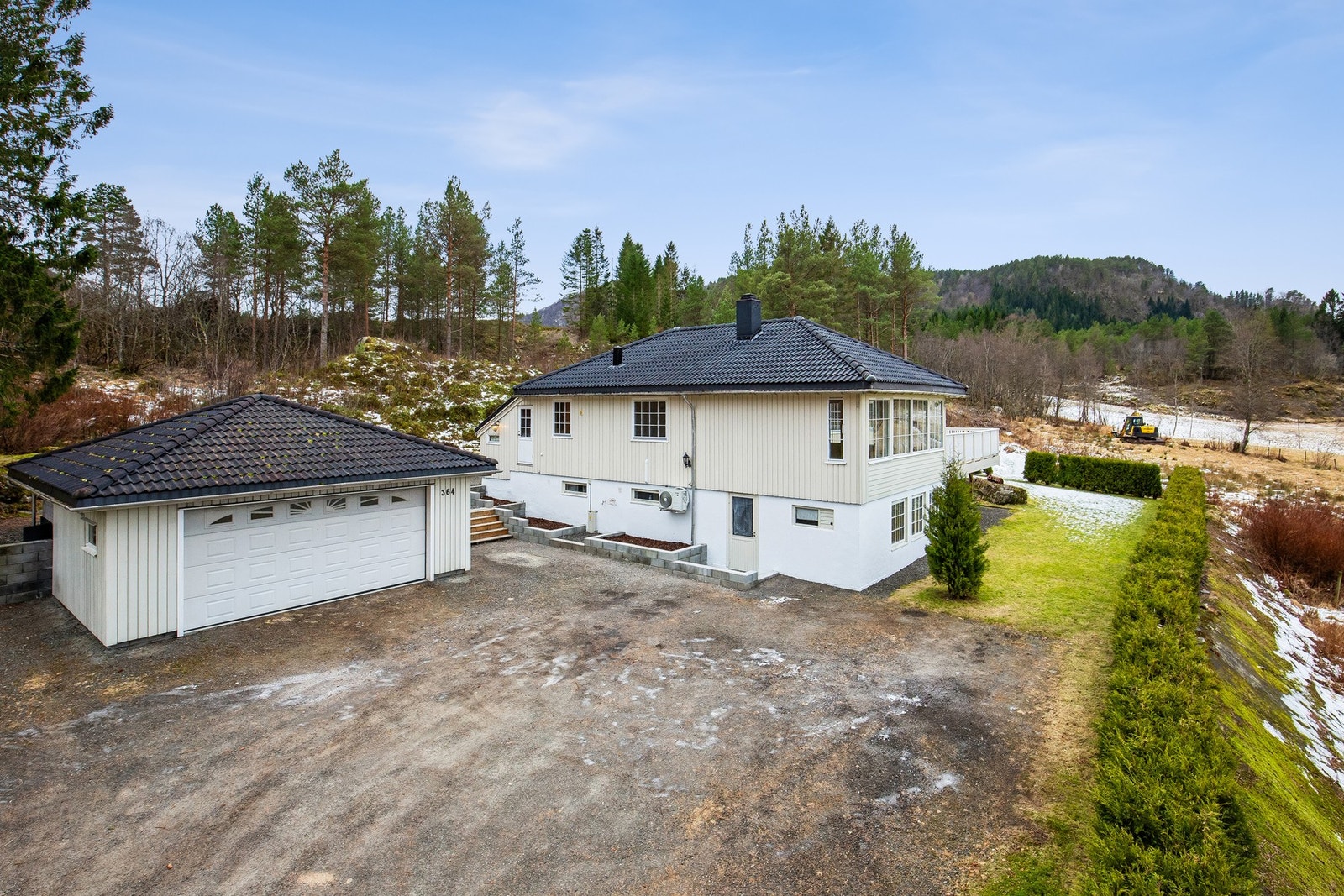 Innholdsrik enebolig i landlige og naturskjønne omgivelser på Folland Galleribilde