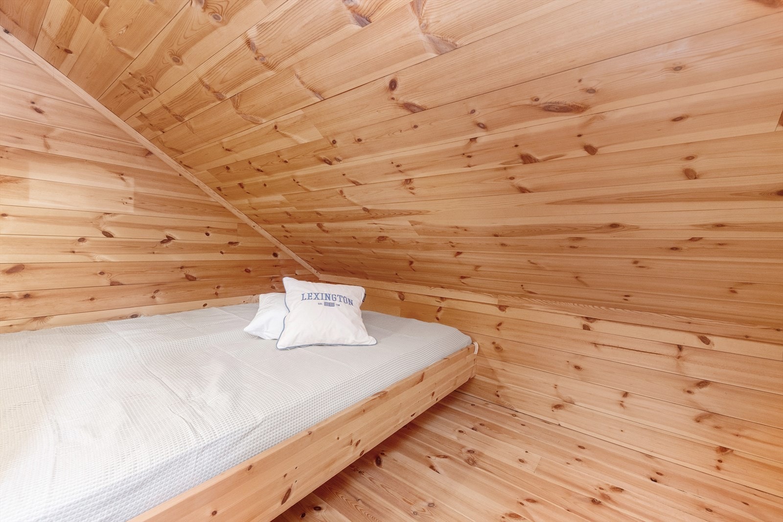 I loftsetasjen finner vi 4 soverom. Galleribilde