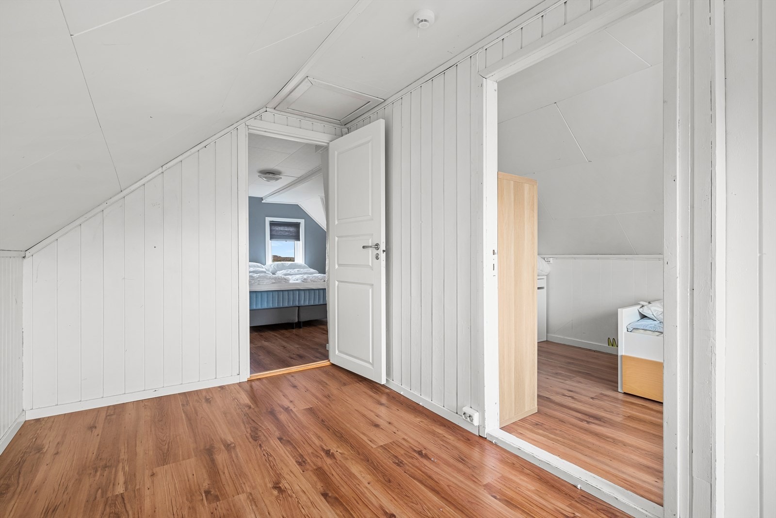 Det er totalt 5 soverom i boligen. Galleribilde