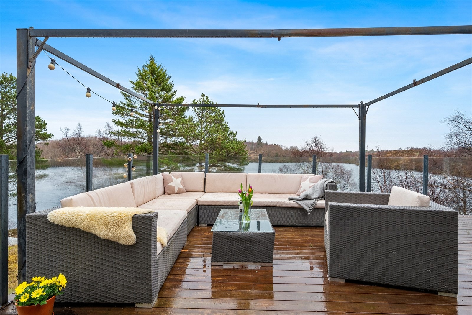 Her ligger alt til rette for å nyte lange, solfylte sommerdager sammen med venner og bekjente. Galleribilde