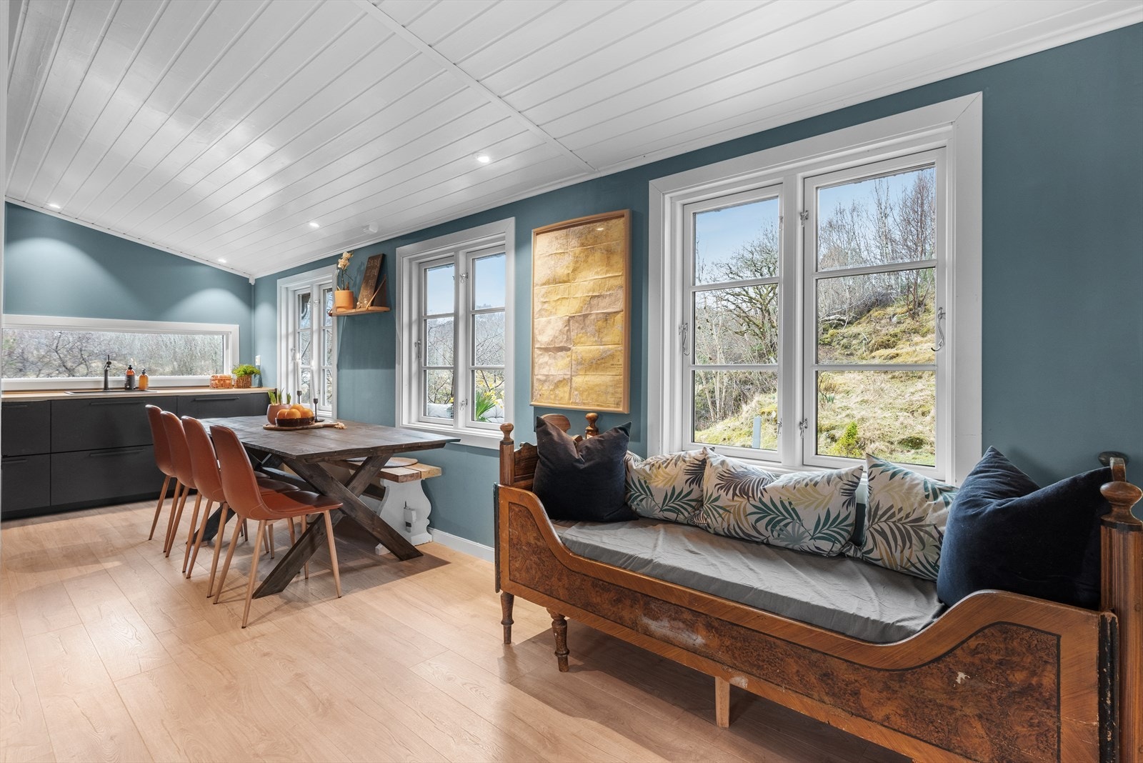 Også på kjøkkenet er det godt med naturlig lys. Galleribilde