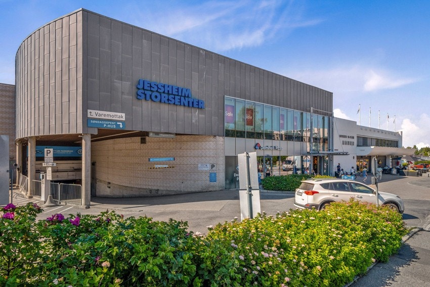 Jessheim Storsenter ligger rett ved stasjonen i Jessheim, med både tog- og bussforbindelse. Galleribilde
