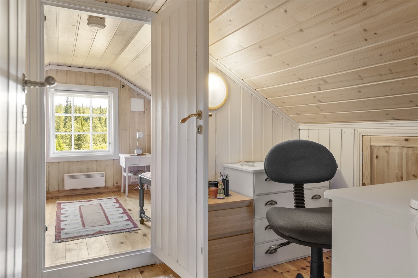 Lite kontorrom på hemsen. Galleribilde