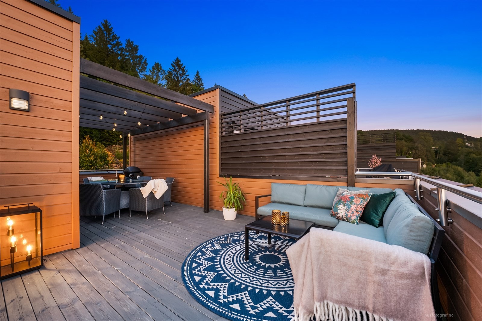 Her får du en uteplass for enhver anledning - velkommen til ditt nye uterom! Galleribilde