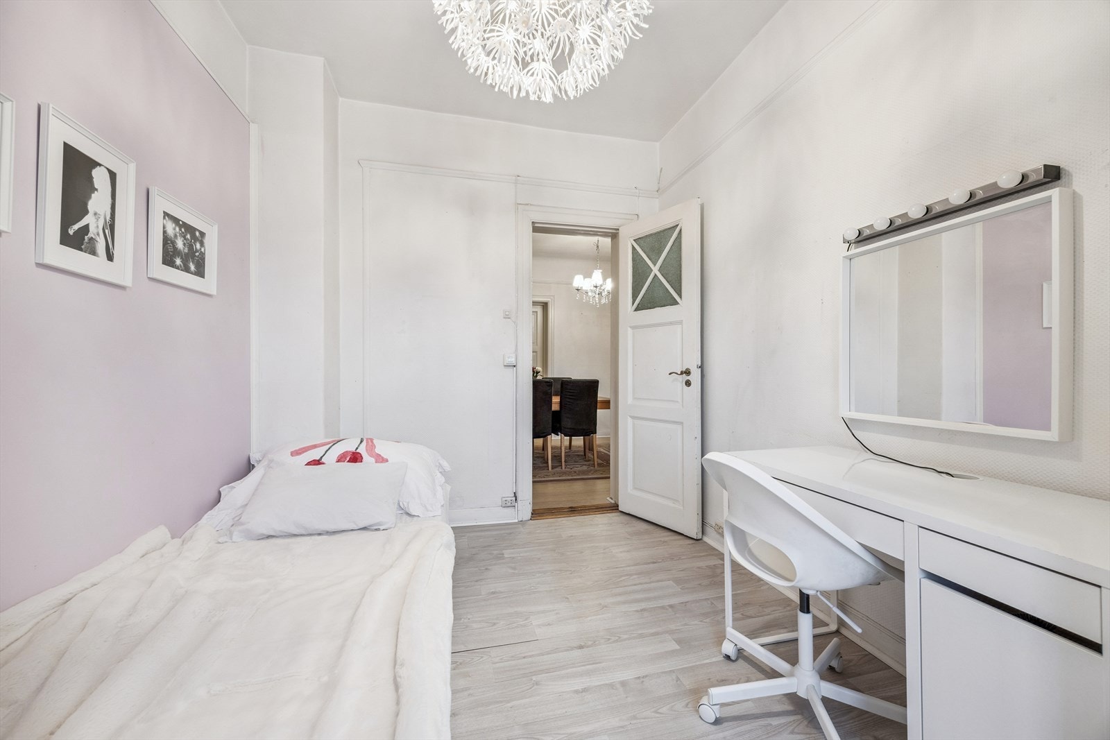 Soverom 2 med utgang til balkong. Galleribilde