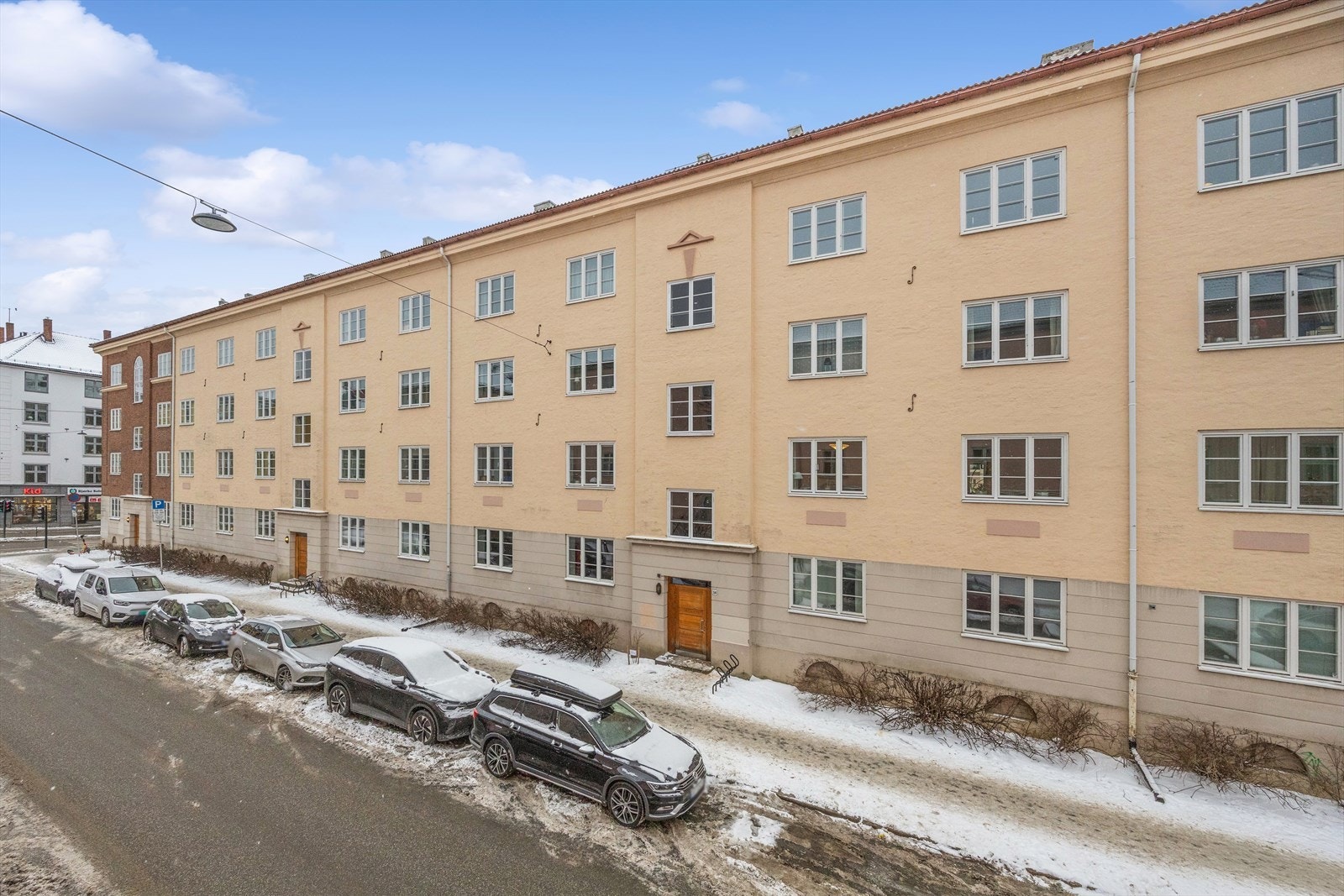 Trudvangveien 14 med sydvestvendt balkong mot rolig bakgård. Galleribilde