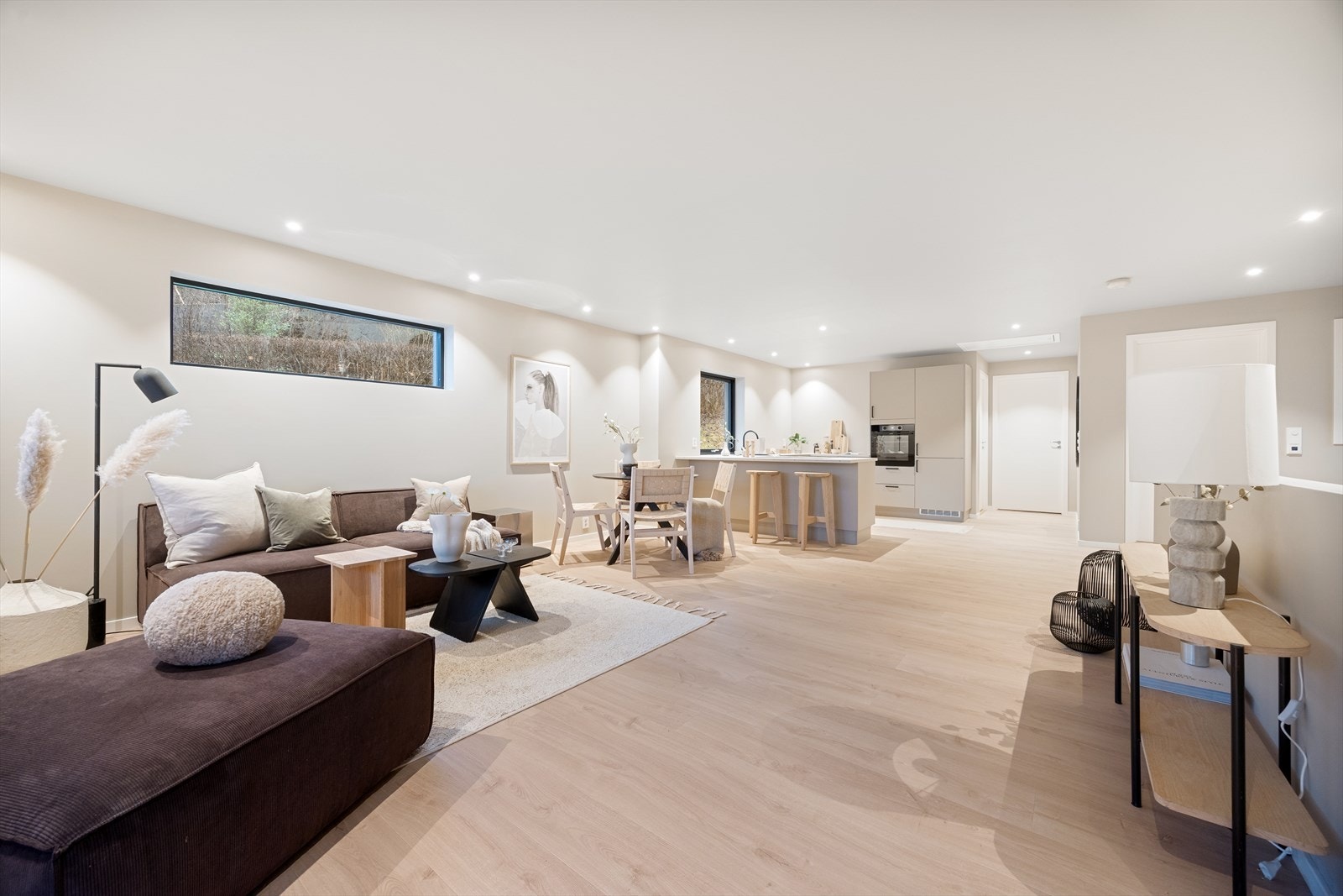 God plass til sofakrok og spisebord Galleribilde