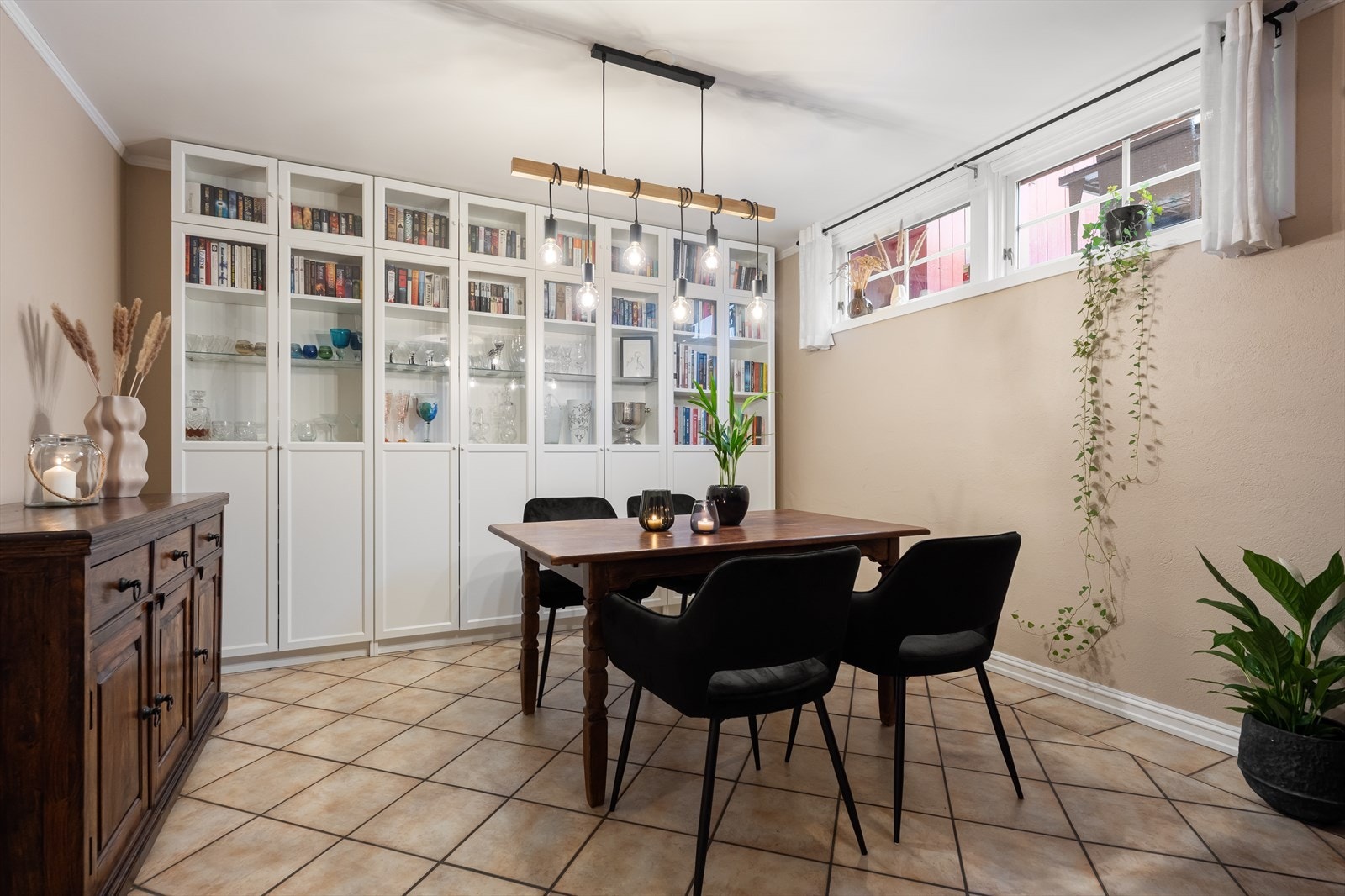 Hva med å ta med venner på en spillkveld i kjelleren eller på overnatting. Galleribilde