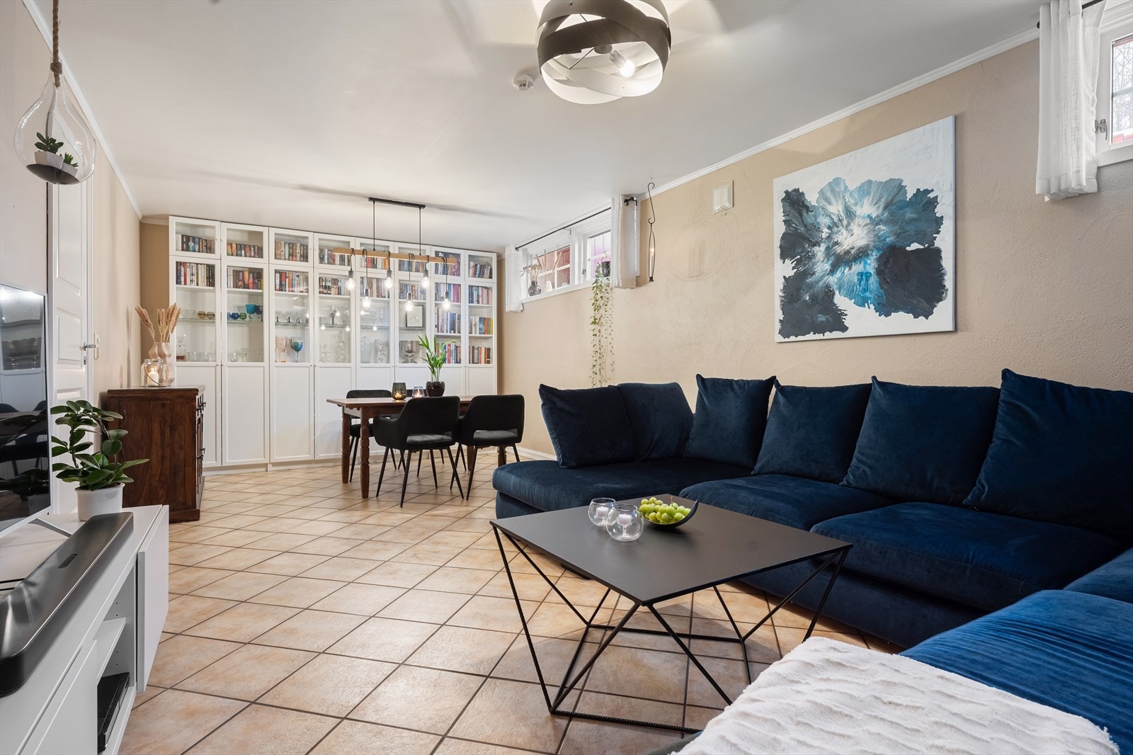 Rommet er ideelt som en ekstra tv-stue eller lekerom for barna og gir mange muligheter. Galleribilde