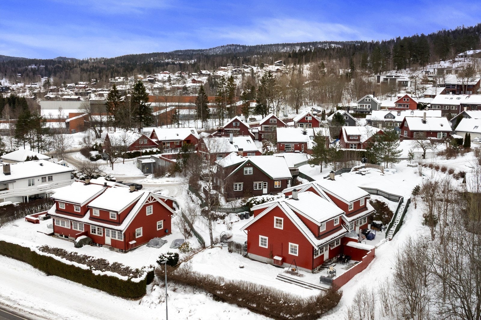 Boligen ligger i et veletablert og barnevennlig nabolag. Galleribilde