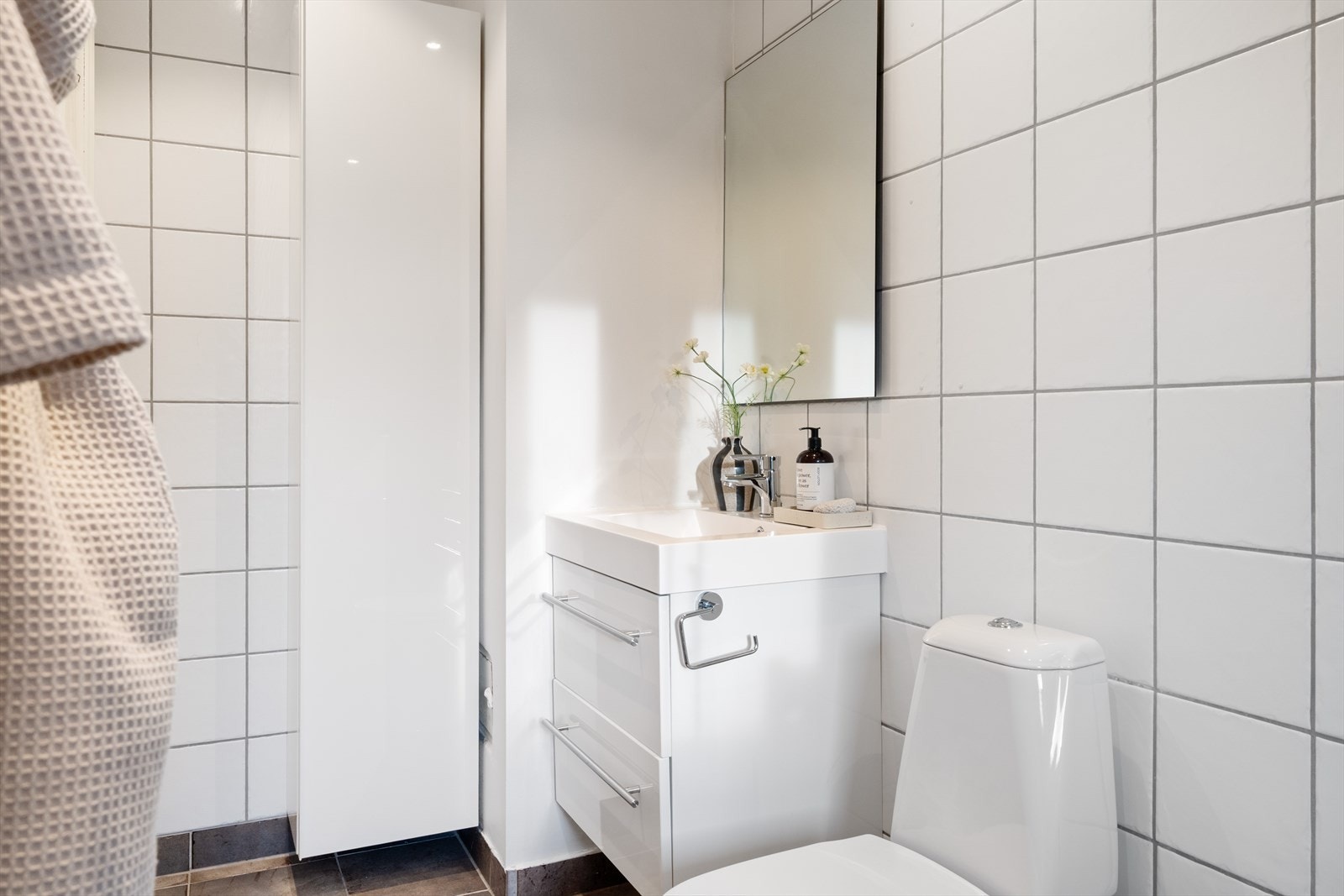 Godt med oppbevaring i skap og skuffer. Galleribilde