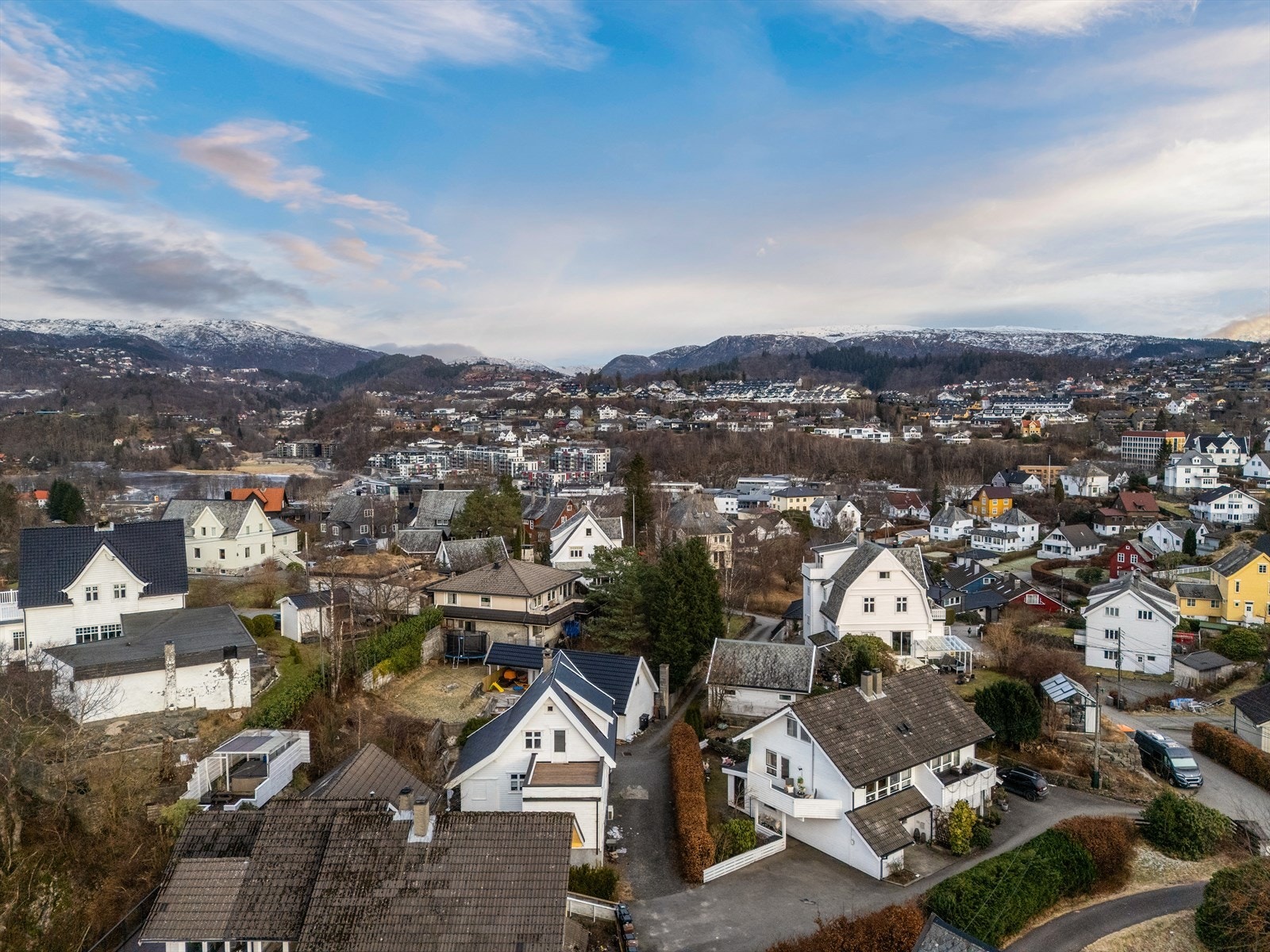 Beliggenheten er barnevennlig og sentral like ved Nesttun og Skjold Galleribilde